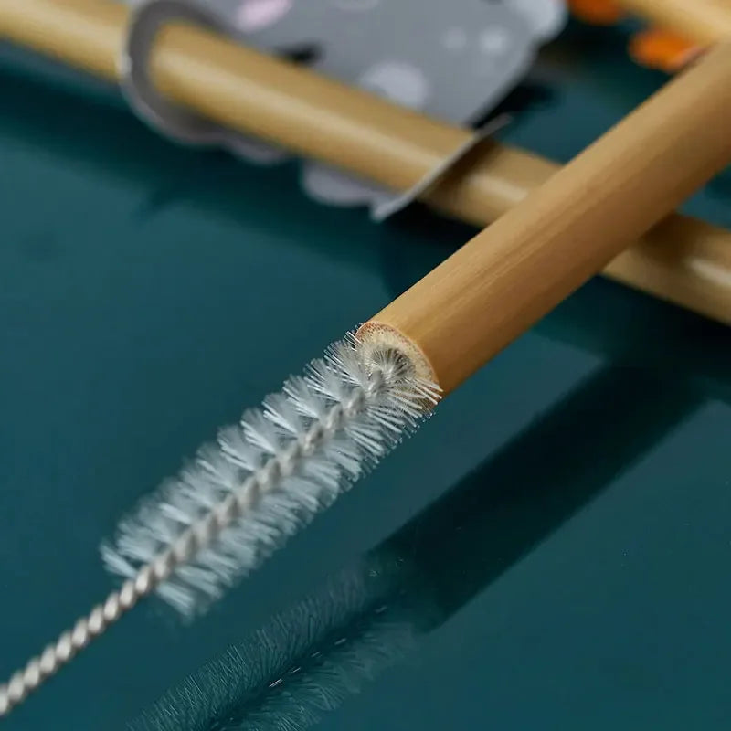 Biologisch abbaubaren und wiederverwendbaren Strohhalmen mit Bürste